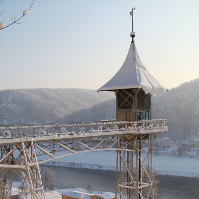 Historischer Personenaufzug Bad Schandau im Winter
